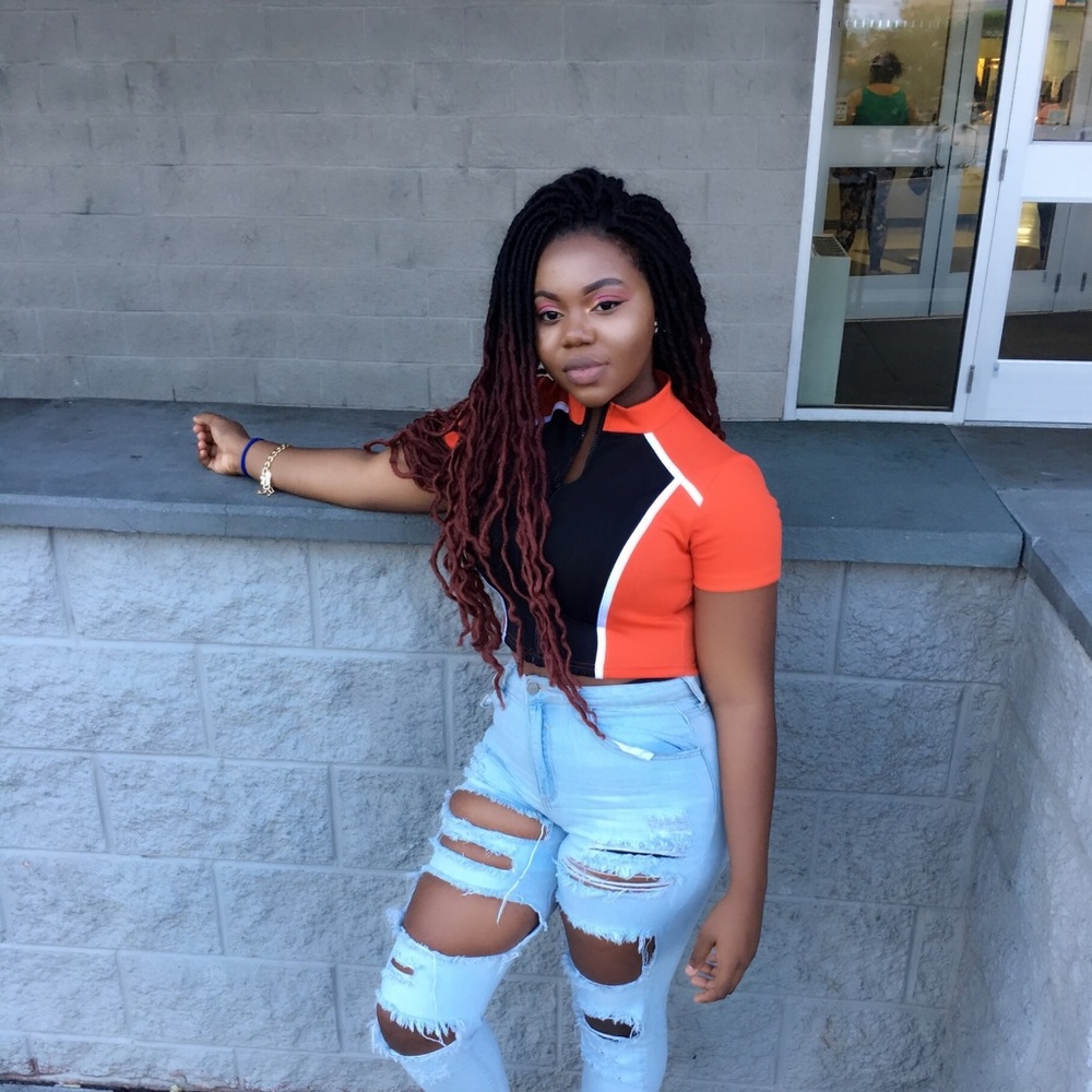 Meet your Posher, Abigail